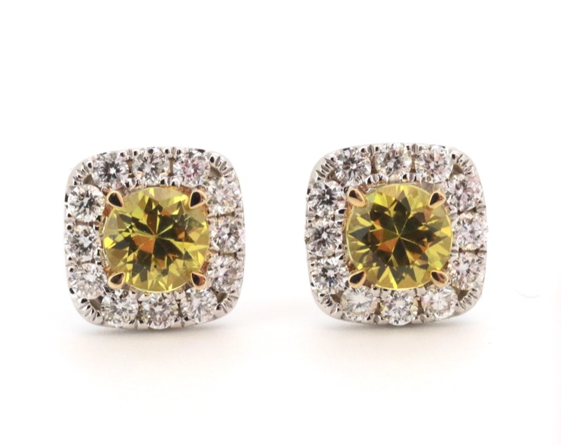 Fine earrings collection